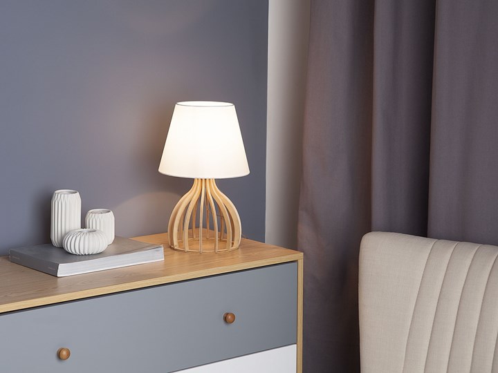 Beliani Lampa stołowa biała jasne drewno 36 cm okrągły abażur ażurowa nowoczesna Lampa z abażurem Lampa nocna Kolor Biały Pomieszczenie Salon