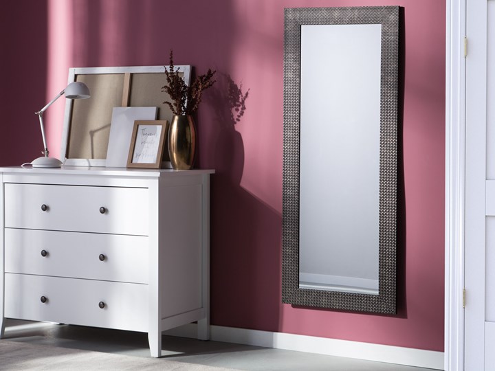 Beliani Lustro ścienne wiszące brązowe 50 x 130 cm dekoracyjne Lustro z ramą Prostokątne Pomieszczenie Salon