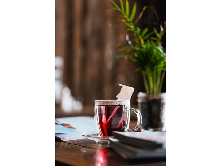 Zestaw 2 szklanych filiżanek z podwójną ścianką i spodkami Vialli Design, 250 ml Filiżanka do kawy Filiżanka do herbaty Kategoria Filiżanki