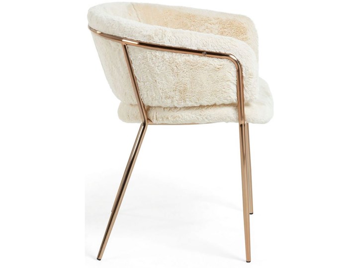 Krzesło Runnie z białym futrzanym obiciem z nogami stalowymi w złotym wykończeniu Głębokość 48 cm Szerokość 55 cm Wysokość 73 cm Tkanina Model Krzesła kubełkowe