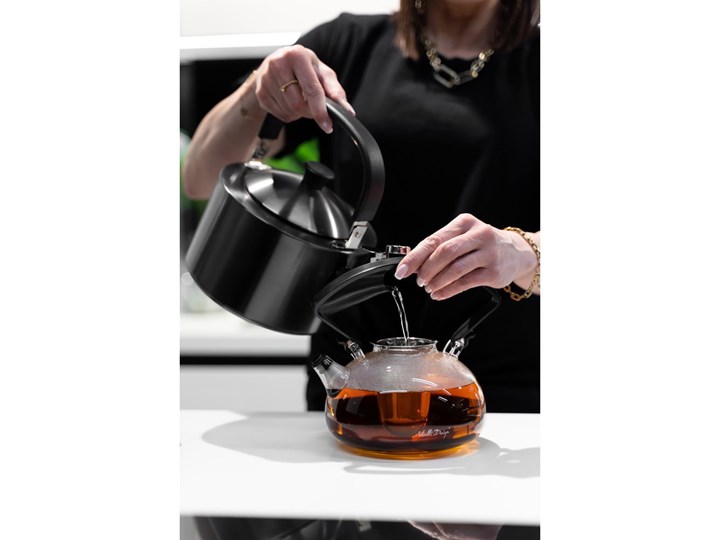 Czarny czajnik z gwizdkiem Vialli Design, 1,5 l Indukcja Ze stali nierdzewnej Kategoria Czajniki