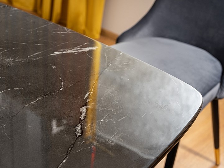 Prostokątny stół Cyryl I ze złotymi zakończeniami nóg Kamień Wysokość 140 cm Płyta MDF Metal Wysokość 76 cm Szkło Kategoria Stoły kuchenne