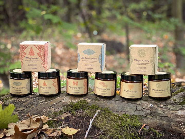 Świeca naturalna "Alchemia spokoju" Kategoria Świeczniki i świece Świeca zapachowa Kolor Beżowy