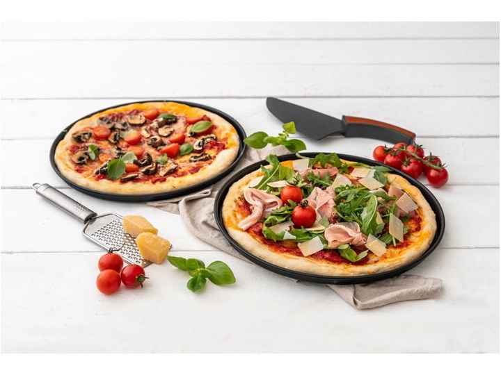 Zestaw 2 perforowanych blaszek i noża do pizzy Zenker Special Countries, ø 29 cm Kategoria Formy i foremki Blacha Kolor Szary