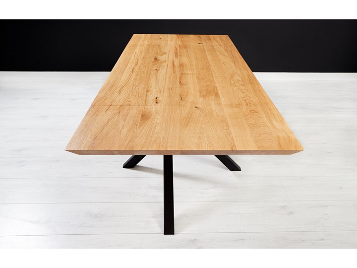 Stół rozkładany Slant z litego drewna Dąb 140x100 cm Dwie dostawki 50 cm Lakier matowy Drewno Wysokość 75 cm Kształt blatu Prostokątny