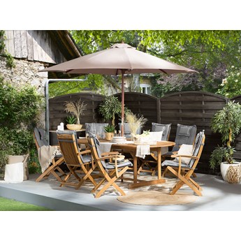 Beliani Zestaw mebli ogrodowych jasne drewno akacjowe stół krzesła z ciemnoszarymi poduchami 8-osobowy set z beżowym parasolem rustykalny design
