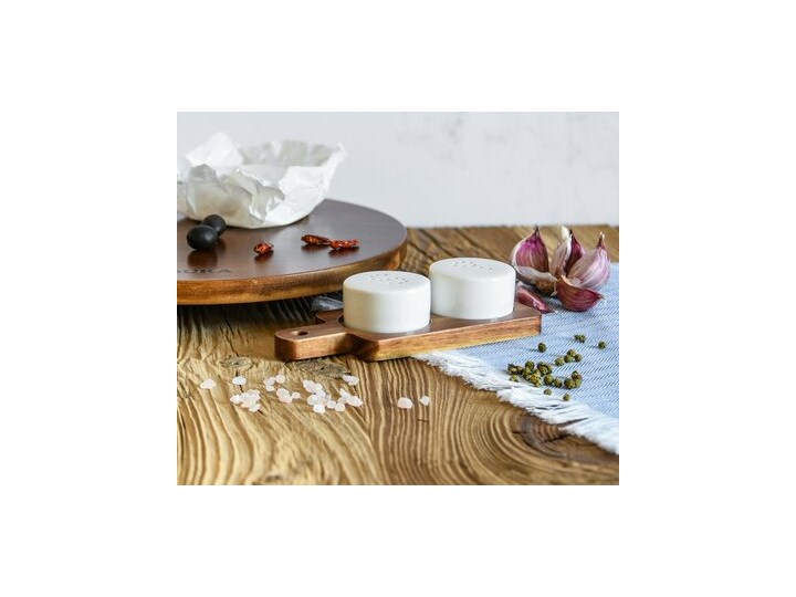 Pieprzniczka i solniczka z podstawką DUKA ACACIA porcelanowa drewno Solniczka i pieprzniczka Kolor Biały Ceramika Kategoria Przyprawniki
