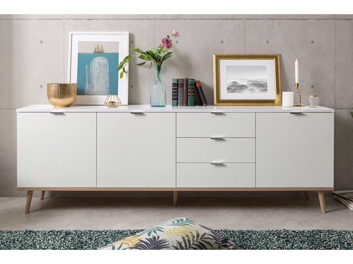 Szeroka komoda z szafkami i szufladami w stylu skandynawskim Goteborg 200 Szerokość 150 cm Płyta MDF Wysokość 70 cm Szerokość 200 cm Wysokość 68 cm Głębokość 40 cm Styl Nowoczesny Wykończenie Mat