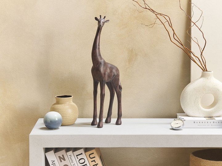 Beliani Figurka dekoracyjna ciemnobrązowa żywica syntetyczna 55 cm w kształcie żyrafy nowoczesny wygląd akcesorium ozdoba Zwierzęta Kolor Brązowy