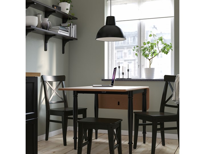 IKEA DANDERYD / INGOLF Stół i 2 krzesła, sosna czarny/czarny, 74/134x80 cm Liczba krzeseł 4 krzesła Kategoria Stoły z krzesłami