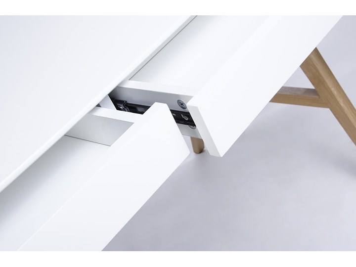 Biurko RIVA (Scandic) białe - blat MDF, podstawa dębowa Płyta MDF Kolor Biały Głębokość 70 cm Kategoria Biurka