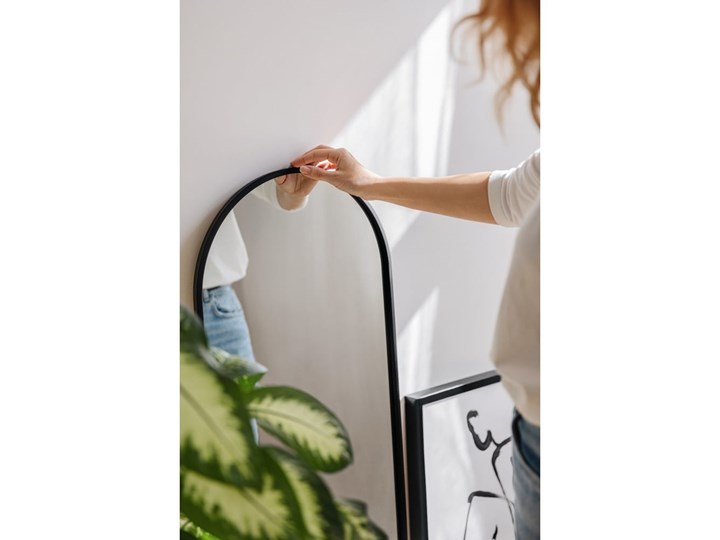 Czarne lustro ścienne Bonami Essentials Rumia, 40 x 120 cm Kolor Czarny