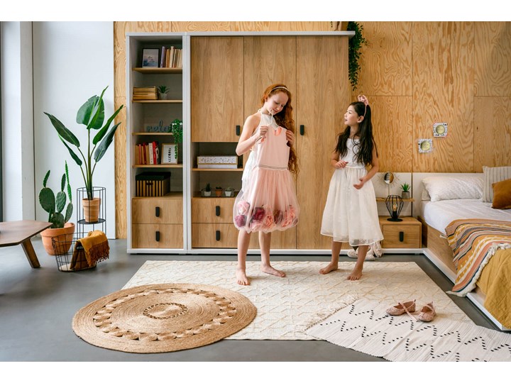 Stolik nocny SIMI MS-08 biały / hikora naturalna Płyta laminowana Płyta meblowa Szerokość 43 cm Wysokość 70 cm Głębokość 45 cm Płyta MDF Kategoria Szafki nocne