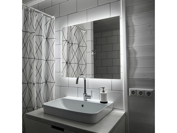 Prostokątne lustro do łazienki z podświetleniem LED 100x70 cm Lustro podświetlane Ścienne Pomieszczenie Łazienka