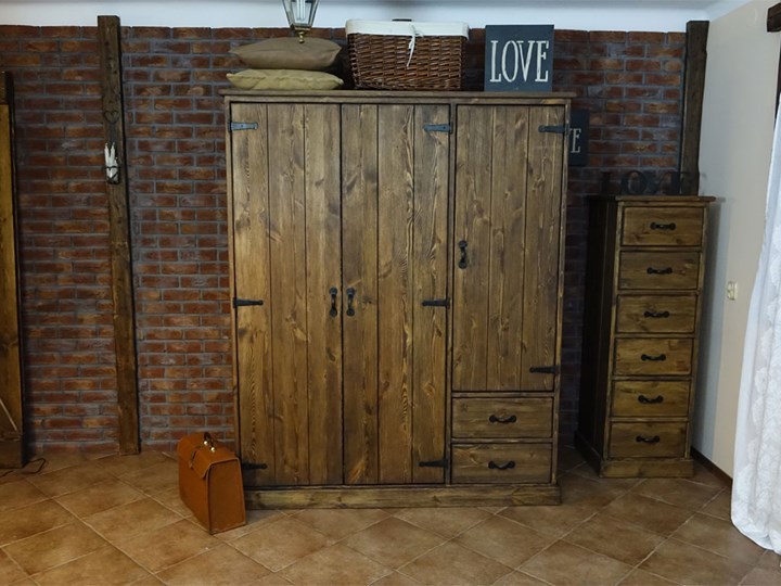 Szafa sosnowa Rustyk 155 skóra Drewno tworzywo sztuczne Styl klasyczny Głębokość 60 cm Wysokość 190 cm Otwierane Szerokość 155 cm Metal Styl skandynawski
