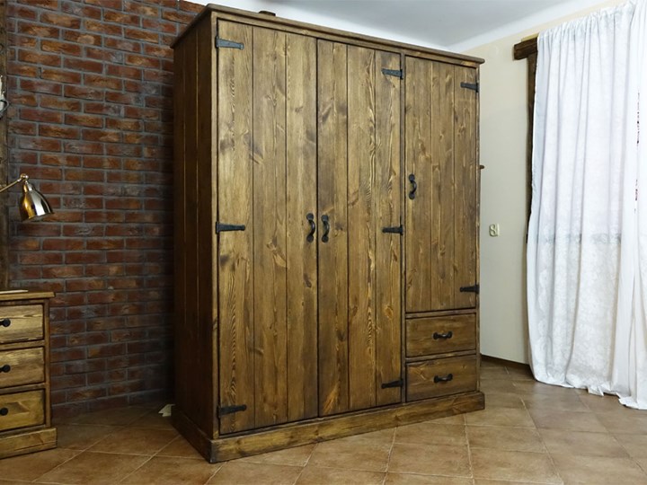 Szafa sosnowa Rustyk 155 skóra Drewno tworzywo sztuczne Styl klasyczny Głębokość 60 cm Wysokość 190 cm Otwierane Szerokość 155 cm Metal Styl skandynawski