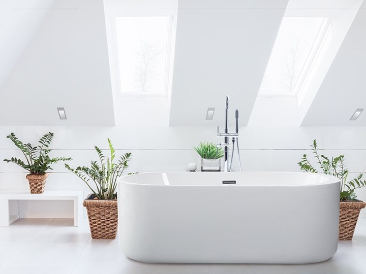 Wanna wolnostojąca biała akrylowa 170 x 80 cm system przelewowy owalna współczesna Długość 170 cm Wolnostojące Kolor Biały Kategoria Wanny