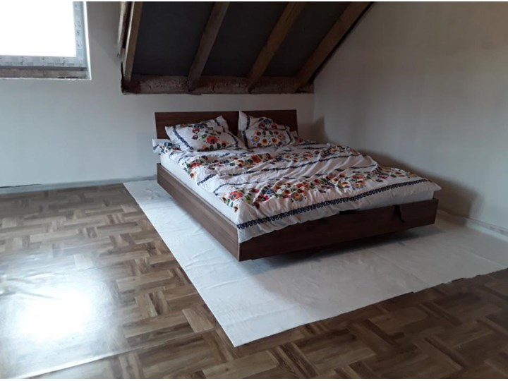 Ballega łóżko bukowe lewitujące, rozmiary 140x200, 160x200, 180x200 Pojemnik na pościel Z pojemnikiem Łóżko drewniane Kategoria Łóżka do sypialni
