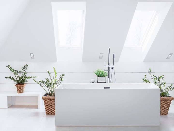 Wanna wolnostojąca biała akrylowa 170 x 81 cm system przelewowy prostokątna współczesna Długość 170 cm Symetryczne Wolnostojące Kolor Biały