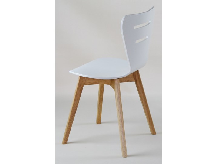 DORIS W krzesło drewniane białe, dębowa rama Głębokość 40 cm Szerokość 43 cm Głębokość 43 cm Wysokość 82 cm Drewno Pomieszczenie Jadalnia