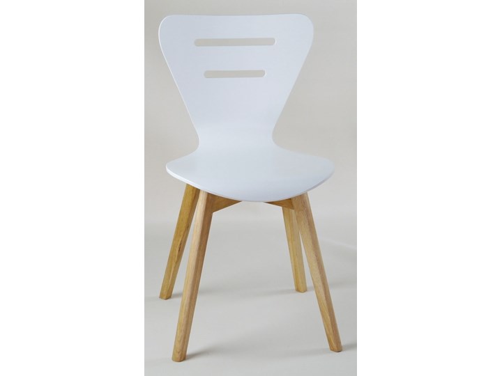 DORIS W krzesło drewniane białe, dębowa rama Głębokość 40 cm Głębokość 43 cm Drewno Szerokość 43 cm Wysokość 82 cm Styl Skandynawski Pomieszczenie Jadalnia