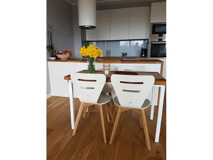 DORIS W krzesło drewniane białe, dębowa rama Wysokość 82 cm Drewno Głębokość 40 cm Szerokość 43 cm Styl Klasyczny Głębokość 43 cm Pomieszczenie Jadalnia