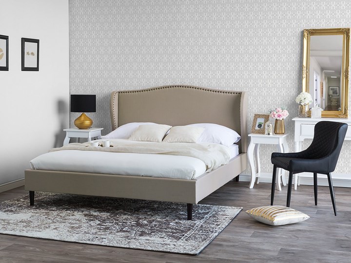 Łóżko ze stelażem tapicerowane beżowe 140 x 200 cm z zagłówkiem styl glamour Łóżko tapicerowane Kolor Beżowy Kategoria Łóżka do sypialni