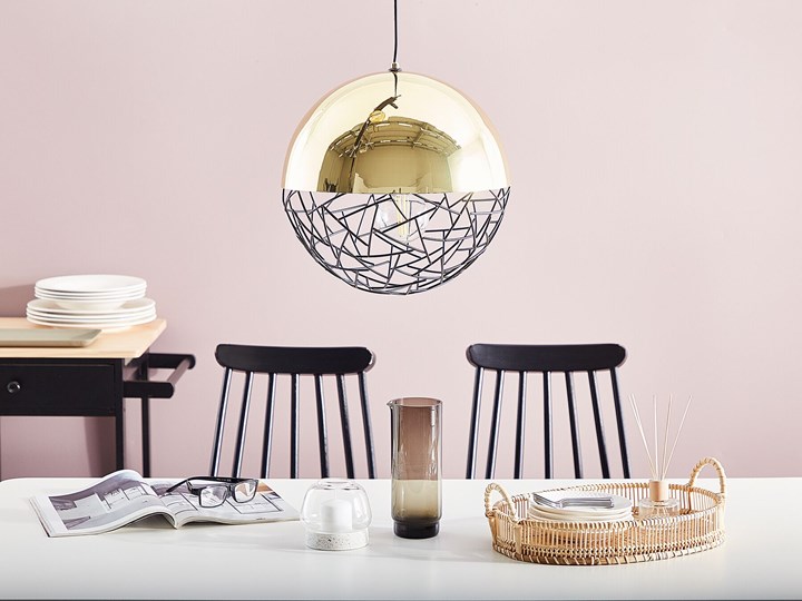 Lampa sufitowa złota metalowa 124 cm ażurowa czarna osłona wysoki połysk glamour Kolor Czarny Lampa z kloszem Lampa druciana Kolor Złoty