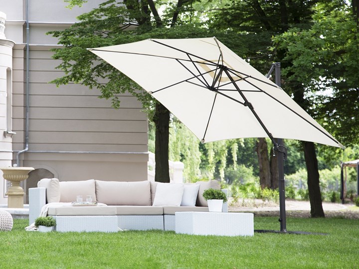 Parasol ogrodowy jasnobeżowy na wysięgniku 250 x 250 cm podwieszany ciemnoszara aluminiowa rama Kolor Szary Kategoria Parasole ogrodowe
