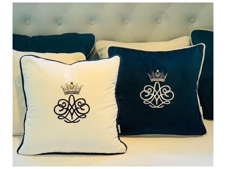 PODUSZKA WELUROWA OZDOBNA Z DOWOLNYM HAFTEM WYBIERZ KOLOR " CROWN " 45 X 45 CM Poduszka dekoracyjna Wzór Abstrakcyjny 45x45 cm Poliester Kwadratowe Pomieszczenie Salon