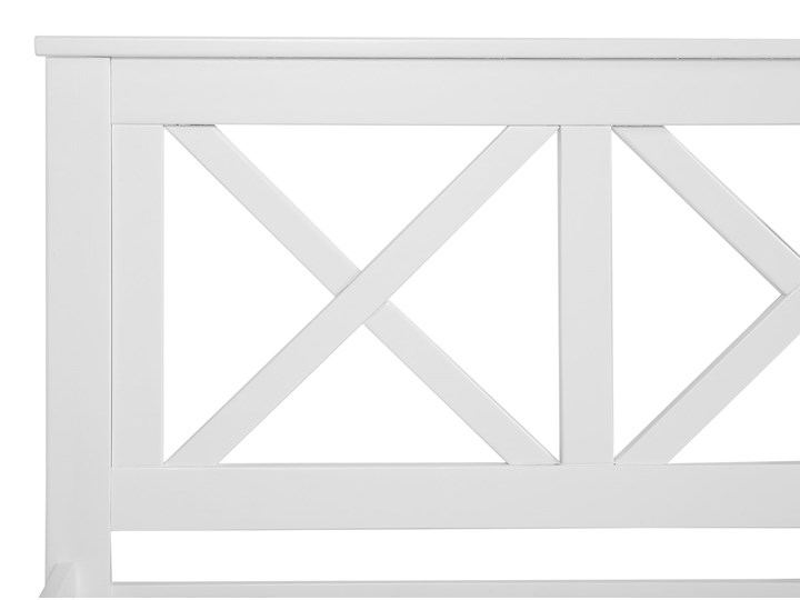 Łóżko ze stelażem białe drewniana rama ozdobne wezgłowie 140 x 200 cm rustykalny design Kolor Biały Kategoria Łóżka do sypialni