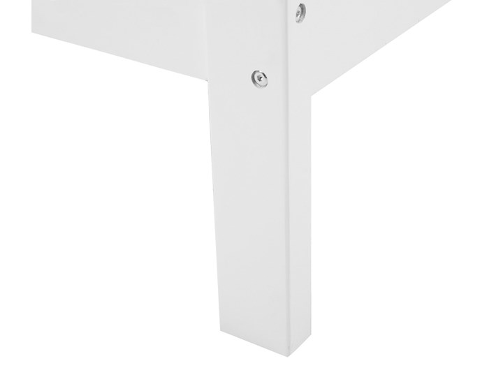 Łóżko ze stelażem białe drewniana rama ozdobne wezgłowie 140 x 200 cm rustykalny design Kolor Biały Kategoria Łóżka do sypialni