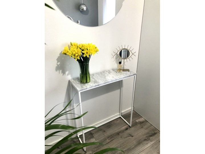 ERICA - wąska biała konsola z marmurowym blatem Z samym blatem Wysokość 80 cm Szerokość 25 cm Styl Nowoczesny