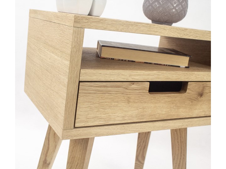 Szafka Skandynawska Nocna Lea z szufladą i półką - dębowy front Wysokość 57 cm Drewno Styl Skandynawski Nocne Szerokość 45 cm Uniwersalne Głębokość 30 cm Płyta MDF Pomieszczenie Biuro i pracownia