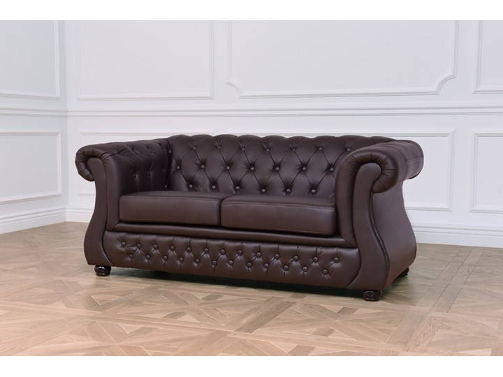 2 osobowa sofa Chester Lux, brązowa, skóra Typ Gładkie Chesterfield Szerokość 163 cm Głębokość 85 cm Kolor Brązowy