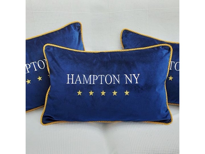 PODUSZKA WELUROWA OZDOBNA Z DOWOLNYM HAFTEM WYBIERZ KOLOR I ROZMIAR THE HAMPTON NY 45x45cm Prostokątne Poliester 45x45 cm Poduszka dekoracyjna Wzór Z napisami