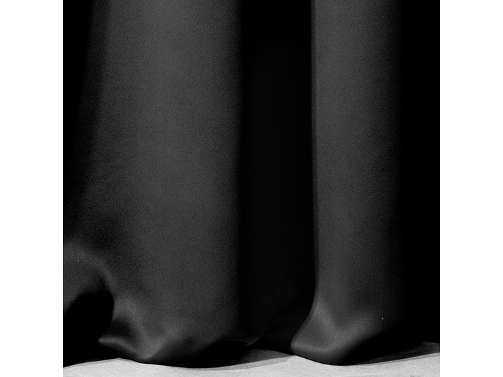 Zasłona zaciemniająca typu blackout gładka, półmatowa 140 X 250 cm - Eurofirany.com.pl 135x250 cm Pomieszczenie Salon Poliester 140x250 cm Typ Zasłony gotowe