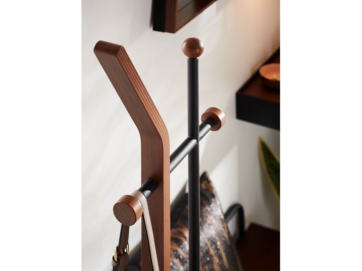 Wieszak Magali stal czarna i sklejka dębowa 172 cm Metal Typ Stojaki Płyta MDF Drewno Kolor Czarny