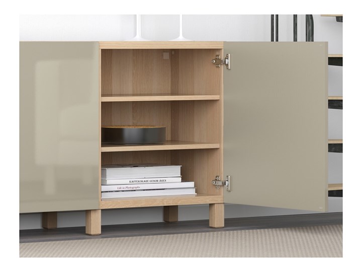 IKEA BESTÅ Kombinacja z drzwiami, Dąb bejcowany na biało/Selsviken/Stubbarp wysoki połysk beż, 180x42x74 cm Płyta MDF Z szafkami Głębokość 42 cm Drewno Wysokość 42 cm Pomieszczenie Pokój nastolatka Szerokość 180 cm Pomieszczenie Salon