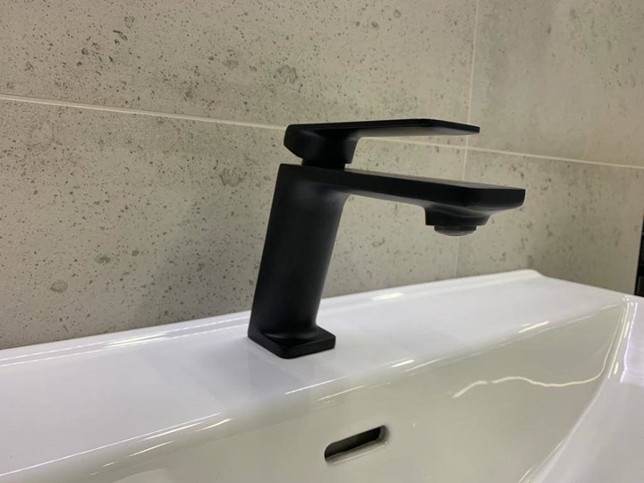 Bateria umywalkowa Corsan CMB7111BL Trino Bateria stojąca Wykończenie Mosiądz