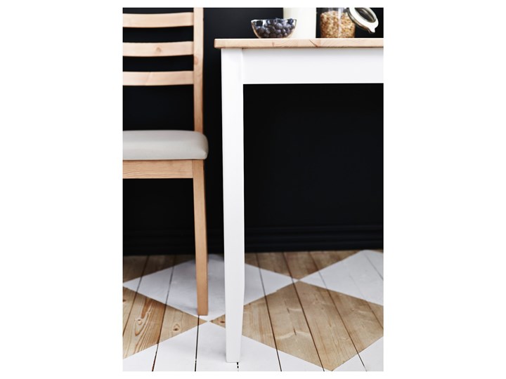 IKEA LERHAMN Stół i 2 krzesła, bejca jasna patyna biała bejca/Vittaryd beżowy, 74x74 cm Pomieszczenie Jadalnia
