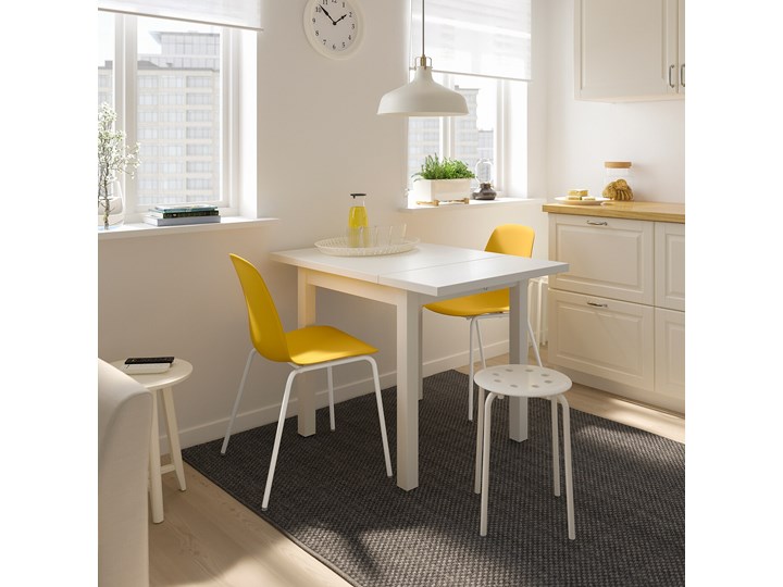 IKEA NORDVIKEN / LEIFARNE Stół i 2 krzesła, biały/Broringe ciemnożółty, 74/104x74 cm Kategoria Stoły z krzesłami Pomieszczenie Jadalnia