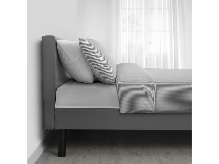 IKEA SVELGEN Tapicerowana rama łóżka z materacem, z wezgłowiem/szary, 90x200 cm Kategoria Łóżka do sypialni Tkanina Łóżko tapicerowane Styl Skandynawski