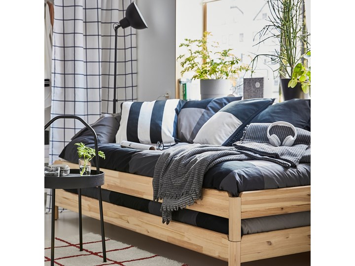 IKEA UTÅKER Łóżko sztaplowane, sosna, 80x200 cm Kolor Beżowy Drewno Podwójne Kategoria Łóżka dla dzieci