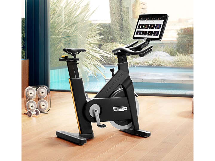TECHNOGYM BIKE - Licencja Revolution i 1Rebel 12 miesięcy / Hantle 1,5 kg Kategoria Rowerki stacjonarne