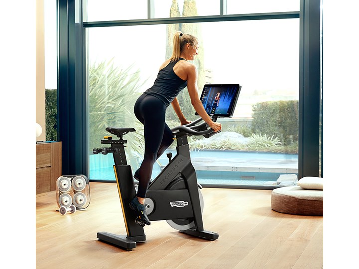 TECHNOGYM BIKE - Licencja Revolution i 1Rebel 12 miesięcy / Hantle 1,5 kg Kategoria Rowerki stacjonarne