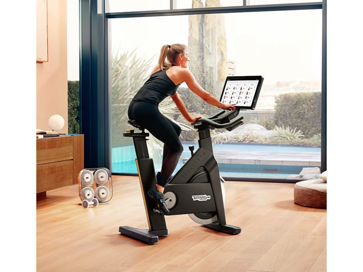 TECHNOGYM BIKE - Licencja Revolution i 1Rebel 12 miesięcy / Hantle 1,5 kg Kategoria Rowerki stacjonarne