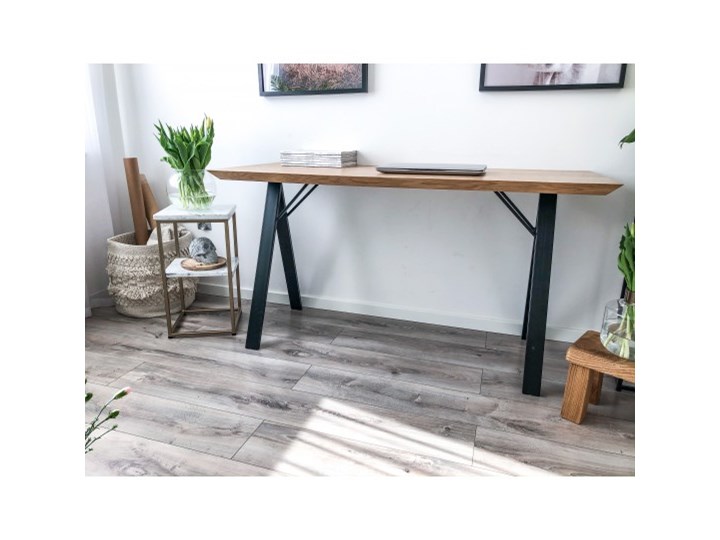 LOTTA - biurko w prostej formie