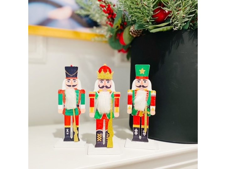 MINI FIGURKA DZIADKA DO ORZECHÓW DREWNIANA Wybierz rodzaj WYS 14 CM Czarny kapelusz Drewno Kategoria Figury i rzeźby